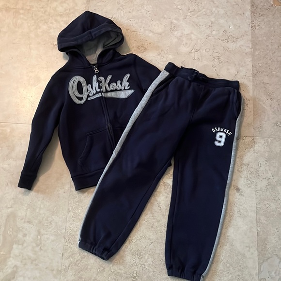 OshKosh B'gosh Other - 💕HP 9/19💕Osh Kosh boys’ navy jogging suit w/ logo and gray accents- size 7